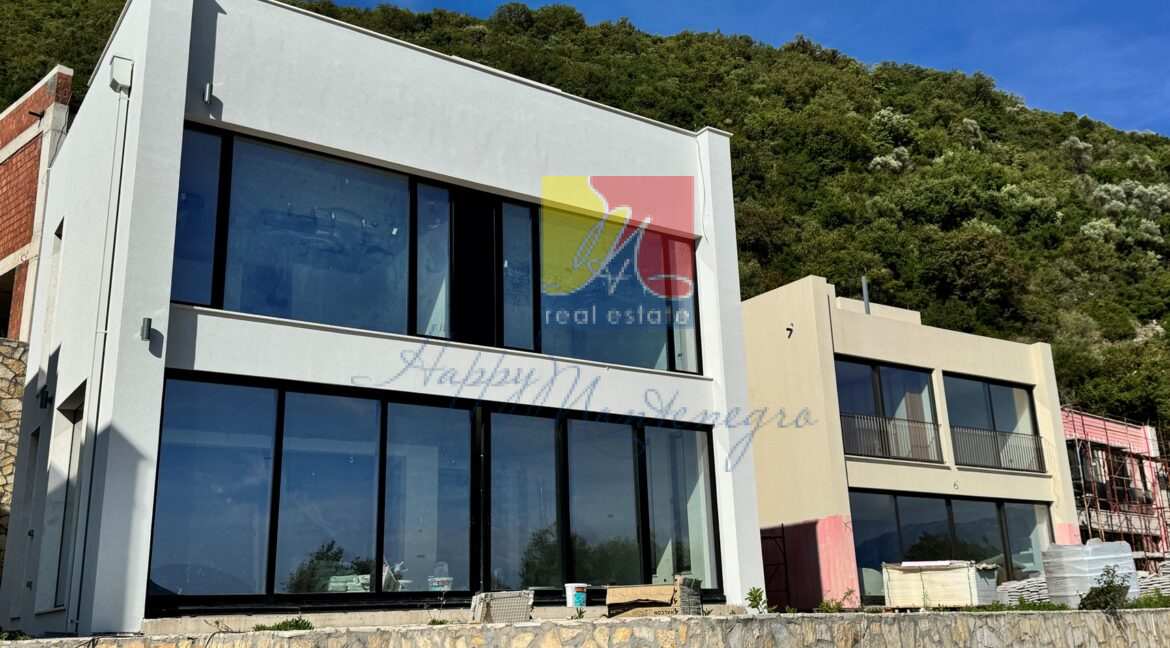happy Montenegro seaview villa1