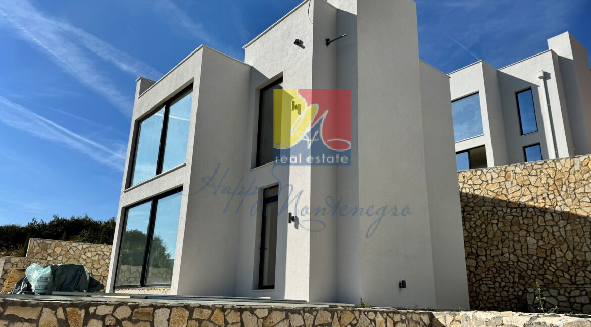 happy Montenegro seaview villa2