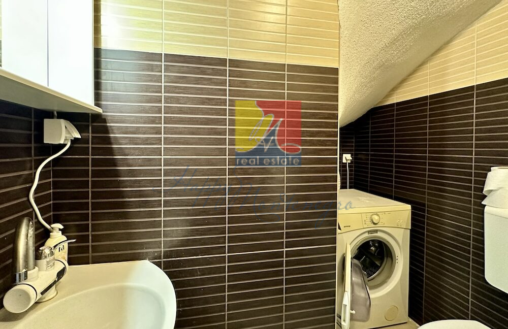 happymontenegro.com.real.estate.bathroom.washing machine