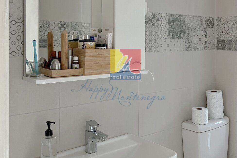 happymontenegro.real.estate.apartment.for.sale.herceg.novi.bathroom