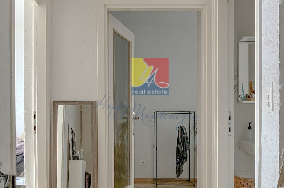 happymontenegro.real.estate.apartment.for.sale.herceg.novi.bedroom.entrance