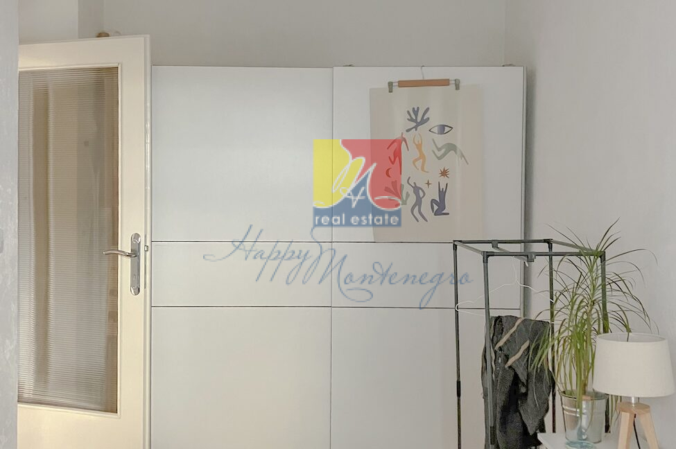 happymontenegro.real.estate.apartment.for.sale.herceg.novi.wardrobe