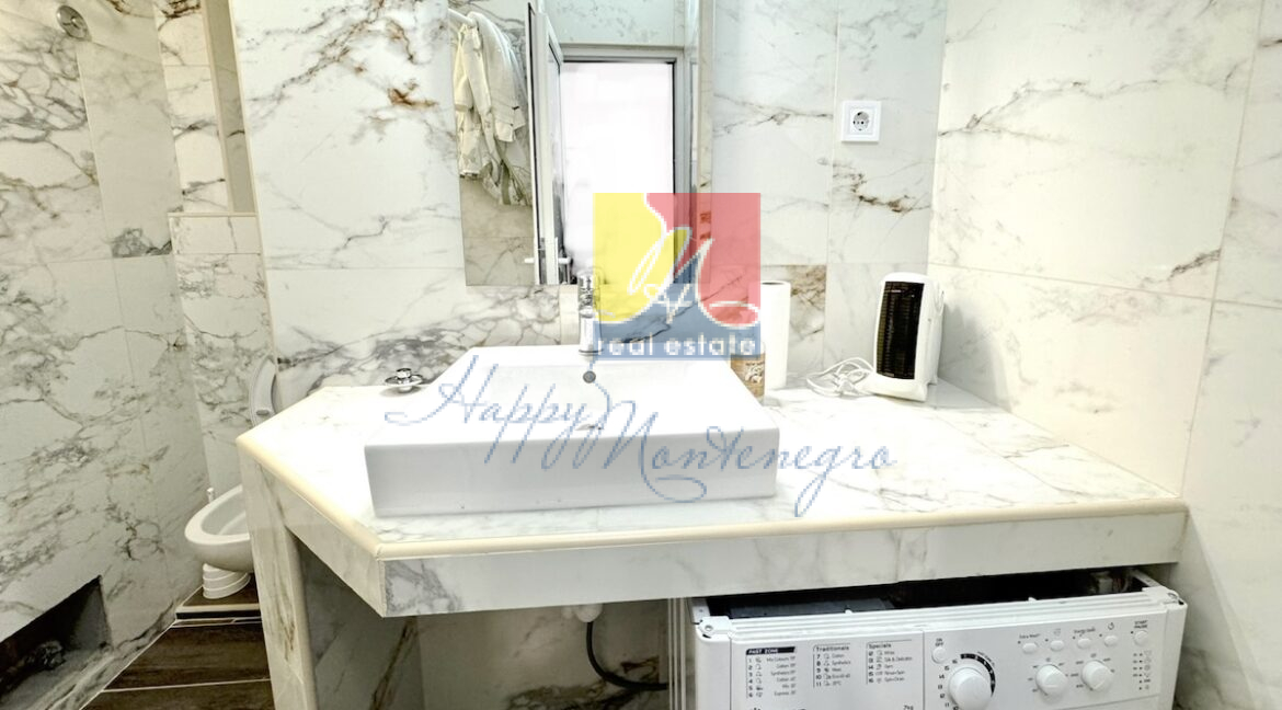 happy.montenegro.real.estate.montenegro.hercegnovi.bythesea.apartment.centre2