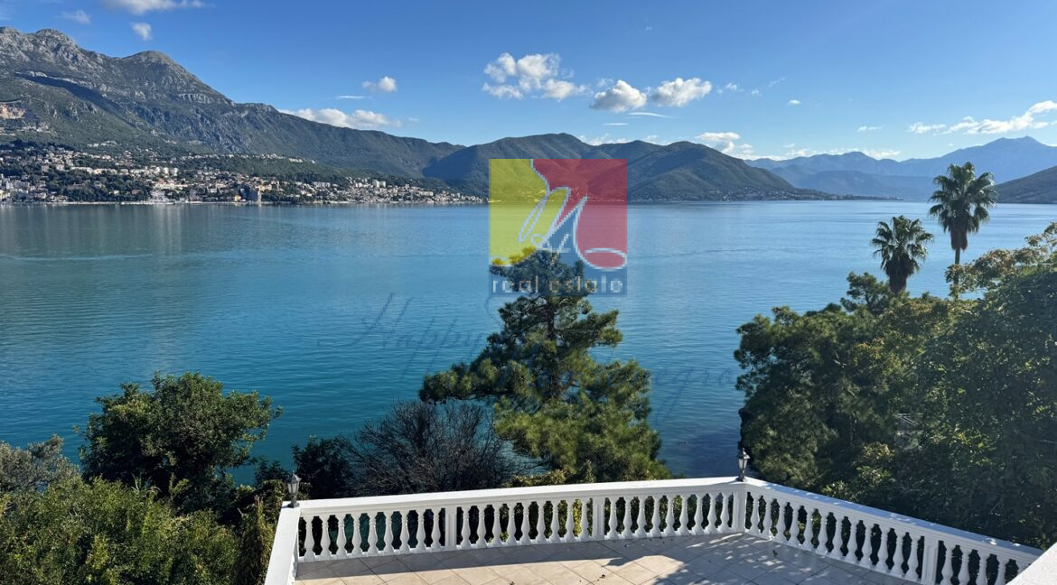 happy Montenegro villa house property in Montenegro04