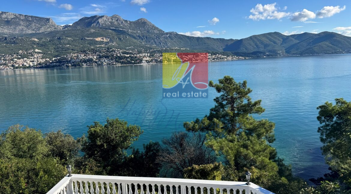 happy Montenegro villa house property in Montenegro07