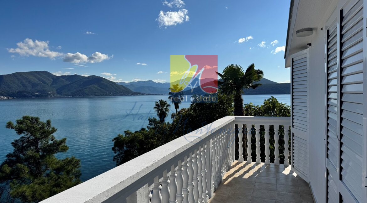 happy Montenegro villa house property in Montenegro08