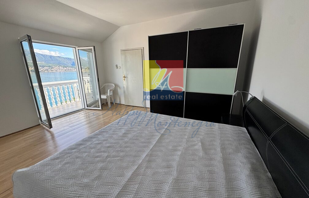 happy Montenegro villa house property in Montenegro10