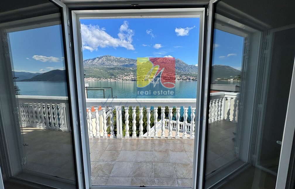 happy Montenegro villa house property in Montenegro11