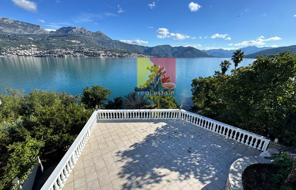 happy Montenegro villa house property in Montenegro13