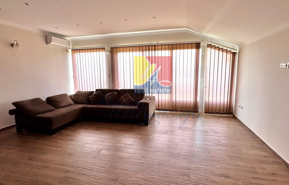Happy Montenegro house in Montenegro with sea view01