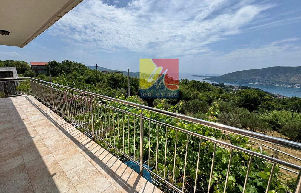 Happy Montenegro house in Montenegro with sea view14