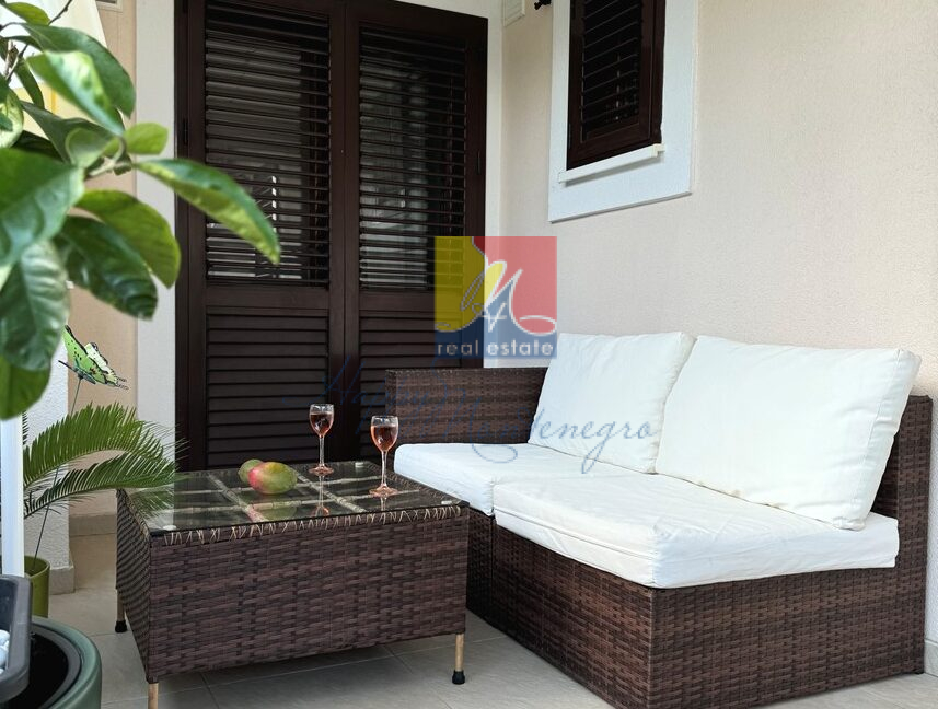 property in Montenegro_happy montenegro-Beautiful apartment with pool and sea view02
