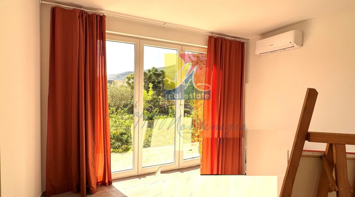 happy montenegro property apartment in Montenegro09
