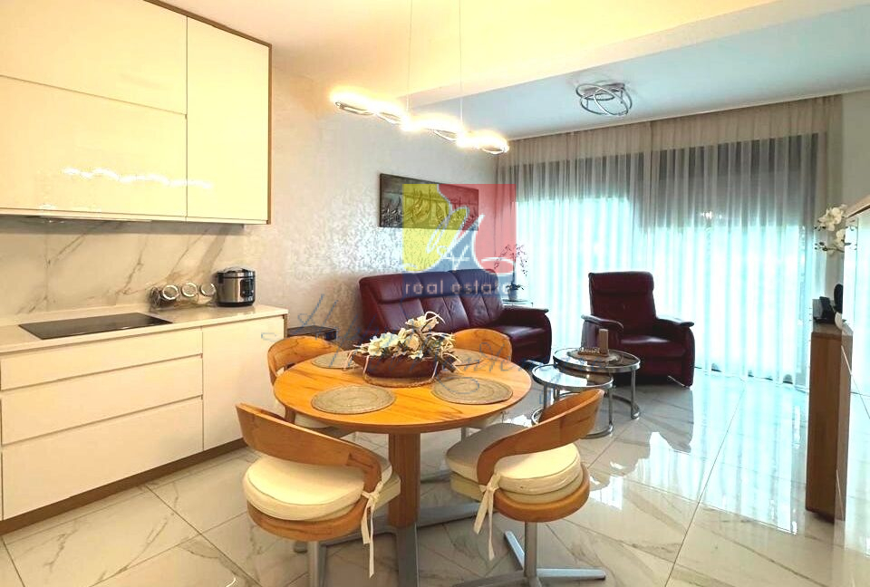 Happy Montenegro first coastline apartment01