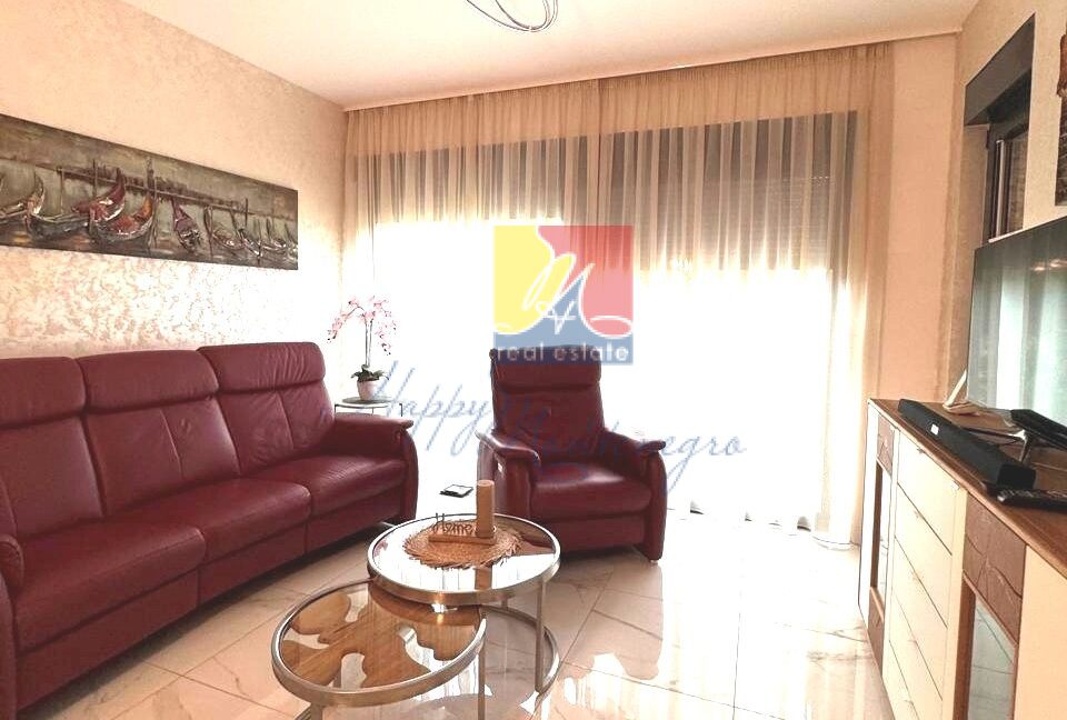 Happy Montenegro first coastline apartment03