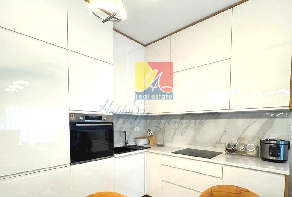 Happy Montenegro first coastline apartment05