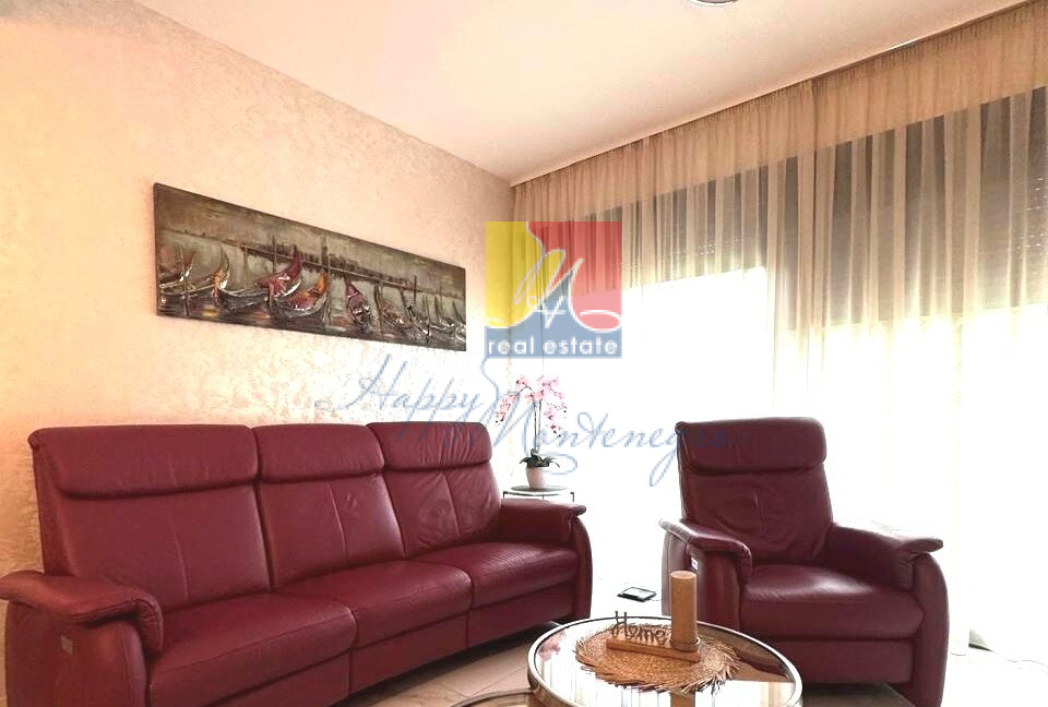 Happy Montenegro first coastline apartment06