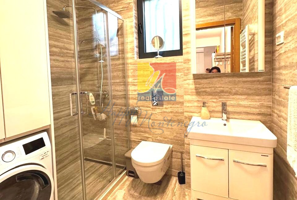 Happy Montenegro first coastline apartment11