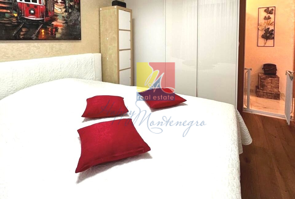 Happy Montenegro first coastline apartment15