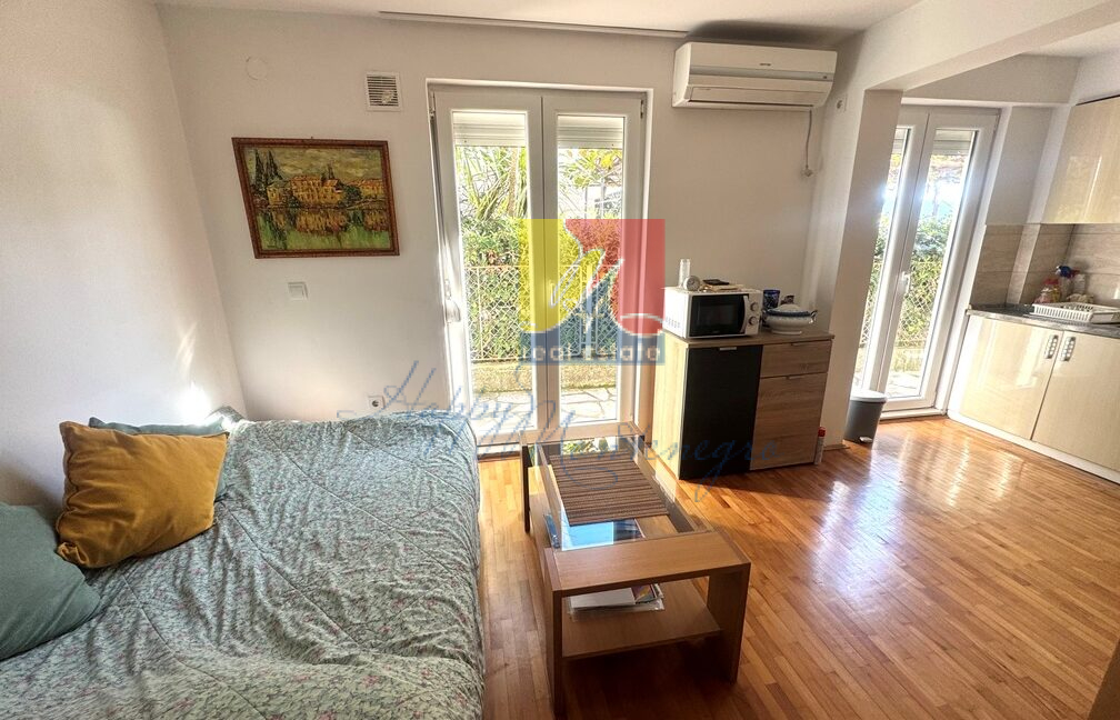 Happy Montenegro House on the first line02