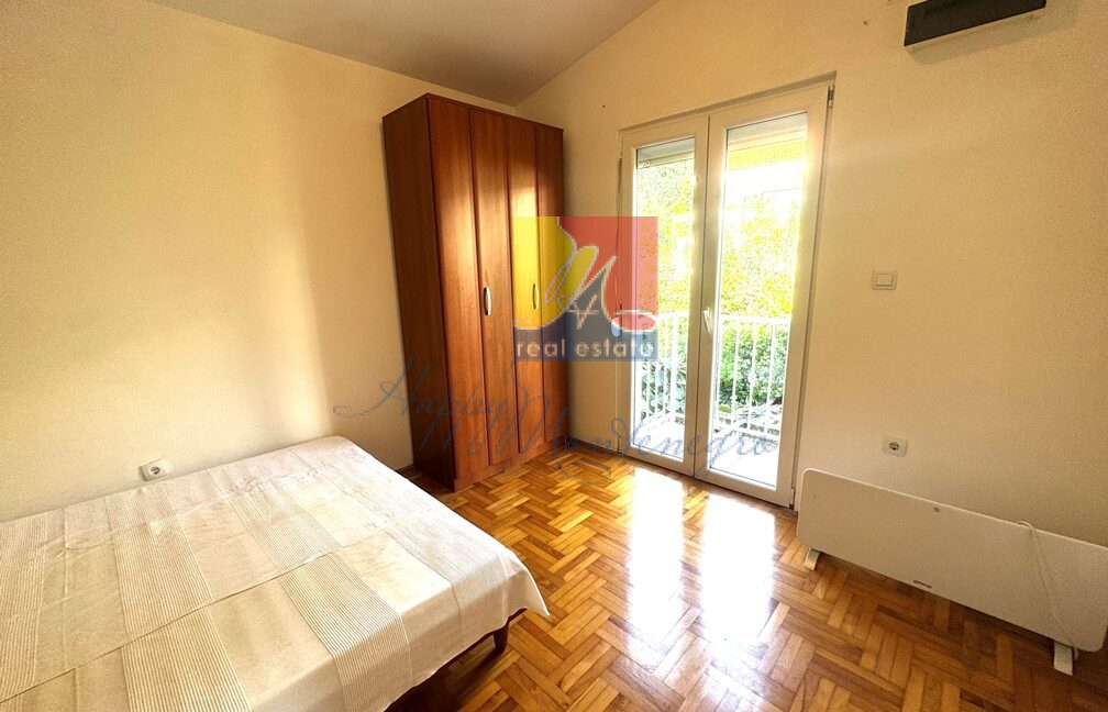 Happy Montenegro House on the first line19