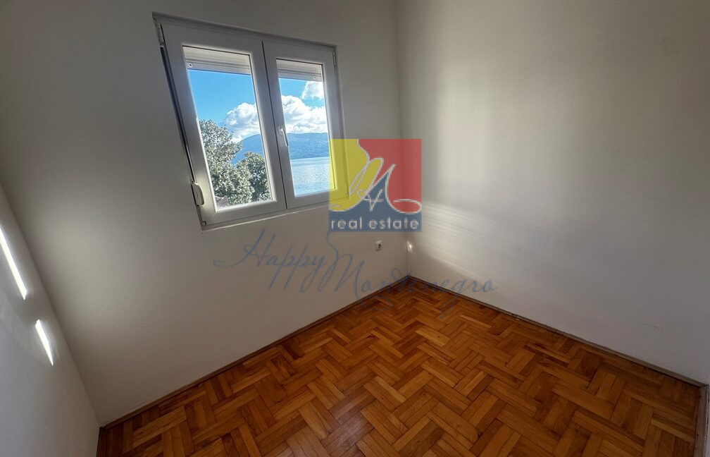 Happy Montenegro House on the first line23