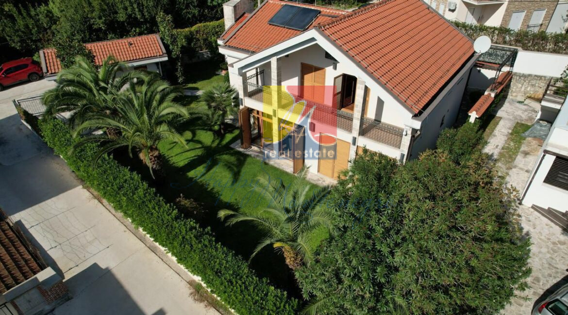 Happy Montenegro property villa house02