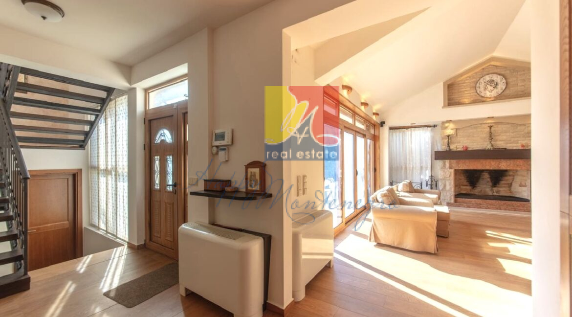 Happy Montenegro property villa house11