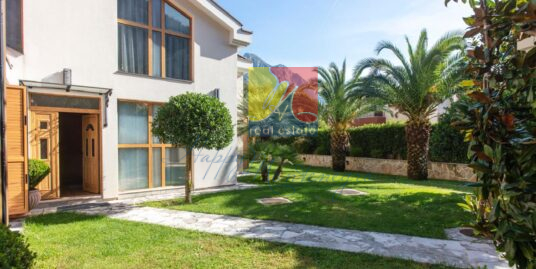 Новый роскошный дом — вилла на Адриатическом море в Боко-Которском заливе