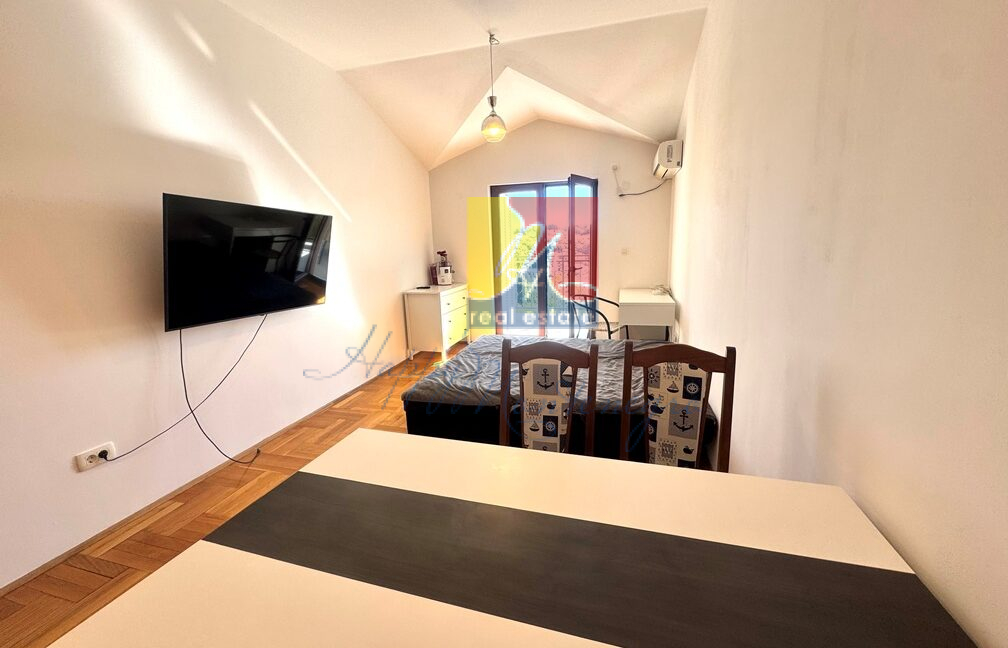 Happy Montenegro sea view apartment08