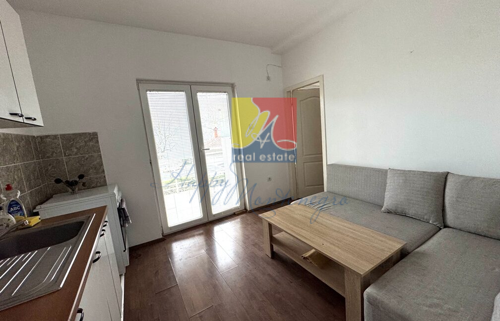 Happy Montenegro flat on the sea03