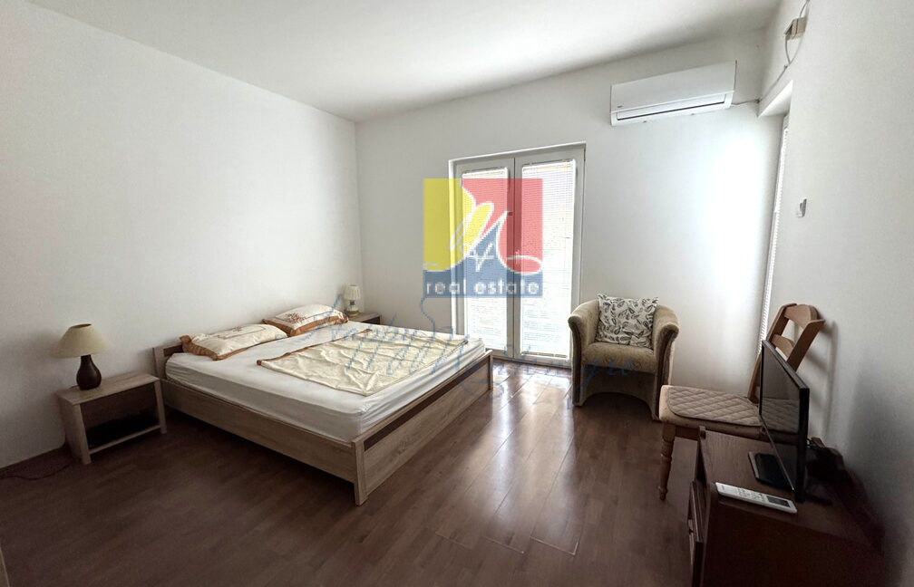 Happy Montenegro flat on the sea06