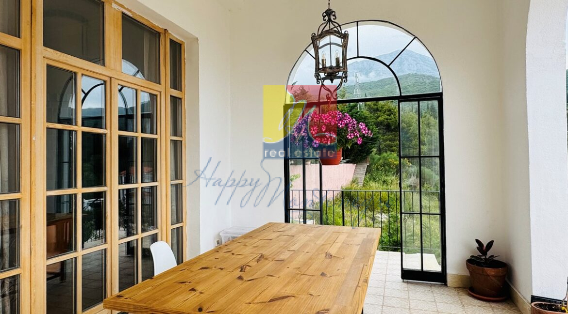 Happy Montenegro beautiful villa06