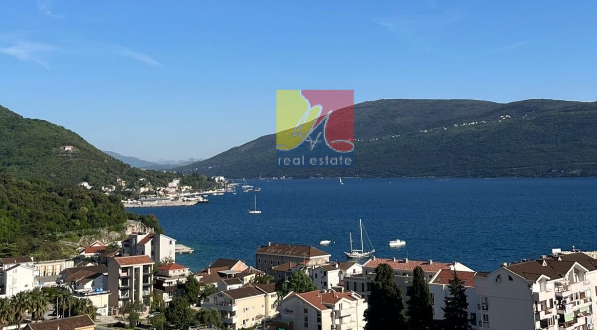 Happy Montenegro sea view flat03