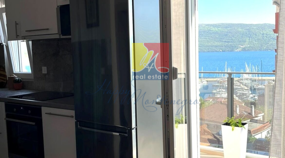 Happy Montenegro sea view flat07