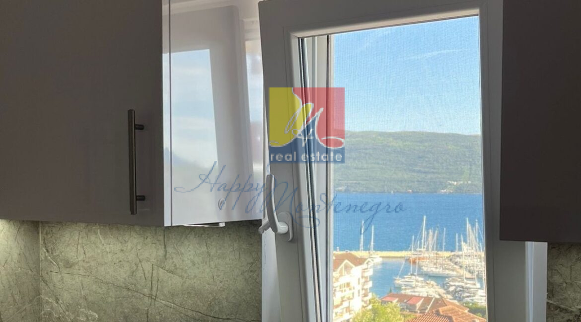 Happy Montenegro sea view flat19