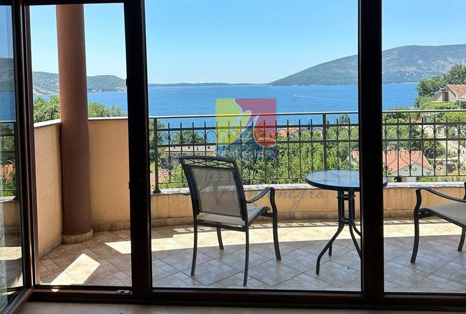 Happy Montenegro seaview apartment11