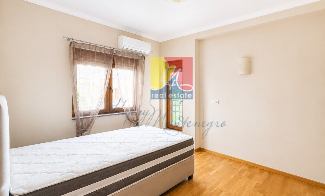 Happy Montenegro seaview apartment3